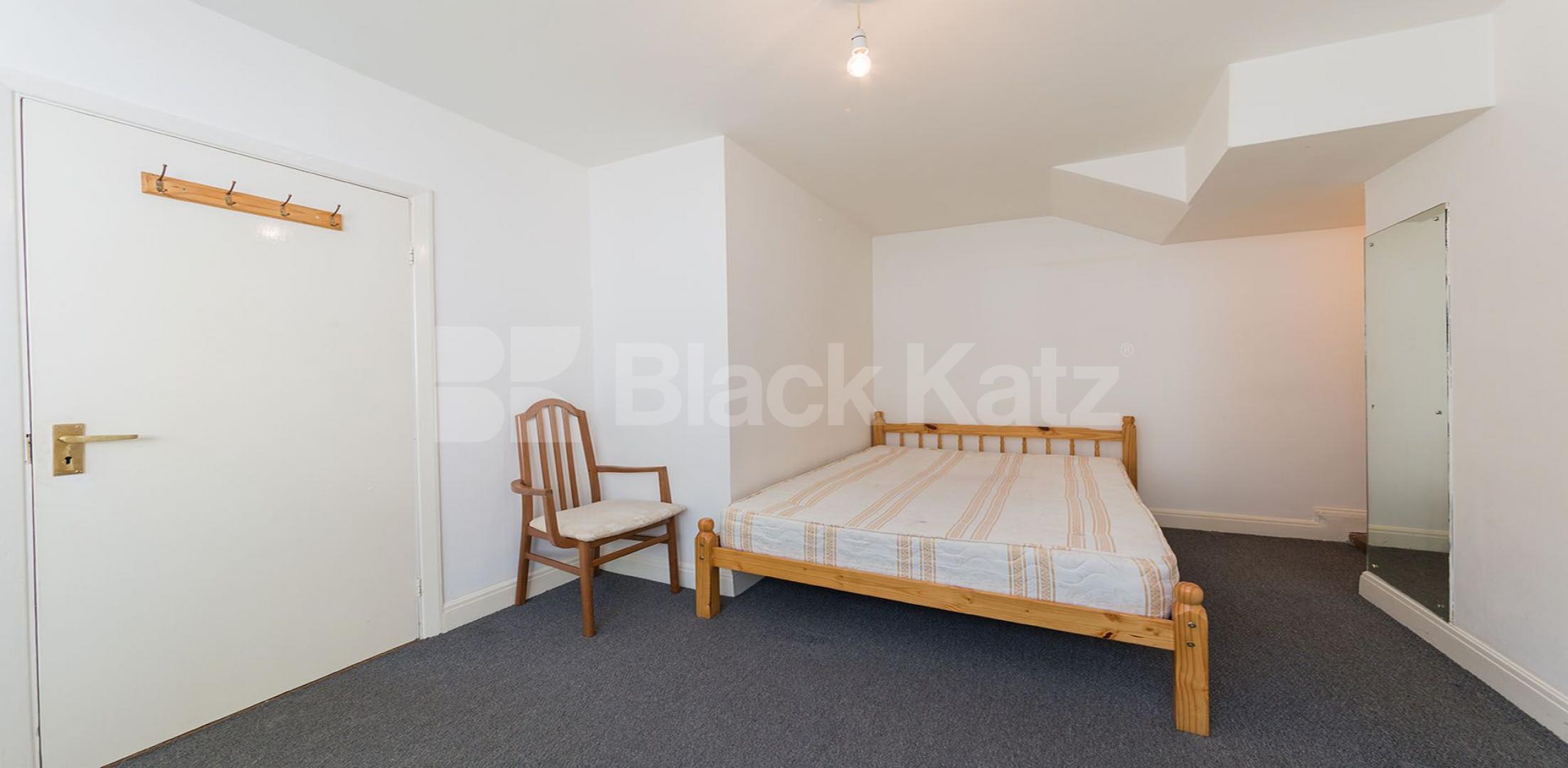 			Great 1 bedroom, 1 Bedroom, 1 bath, 1 reception Flat			 Fairfax Mews, Turnpike Lane / Harringey